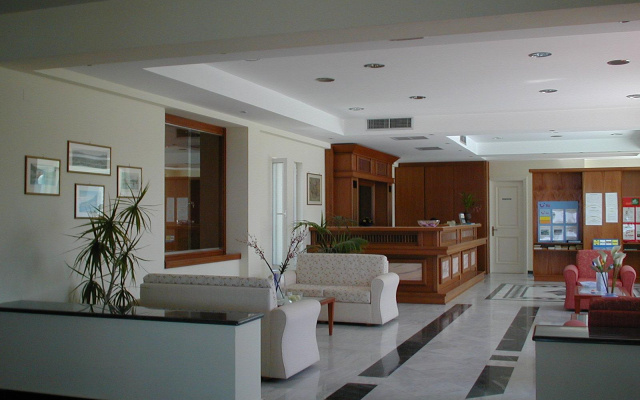Zefiros Beach Hotel