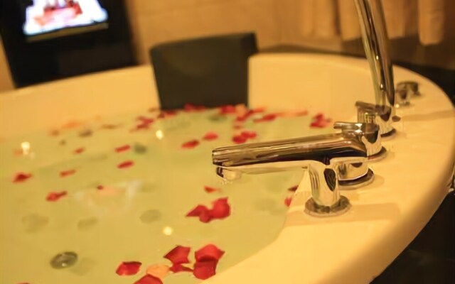 Haiwen Theme Couple Art Hotel