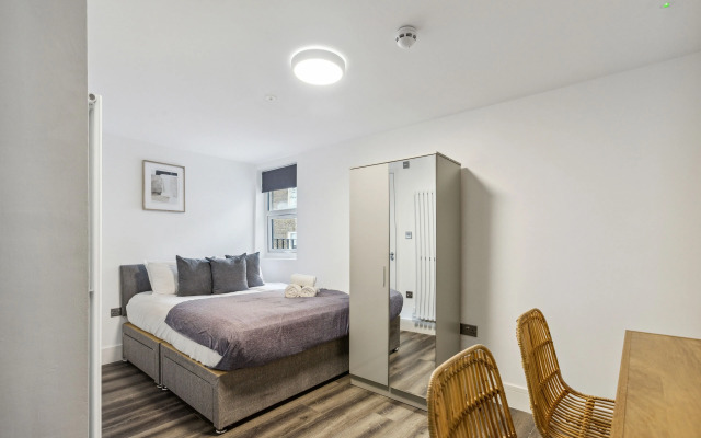 STH Sutherland Avenue Apartment