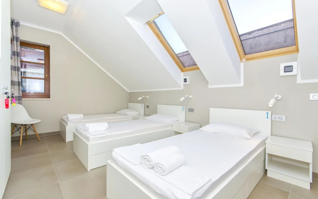 Hostel Dvor