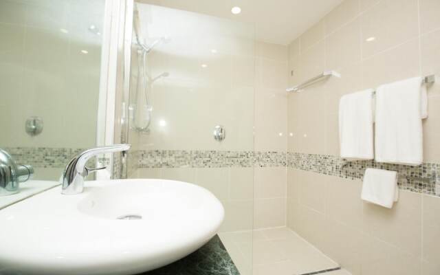 Ela Beach Hotel & Apartments