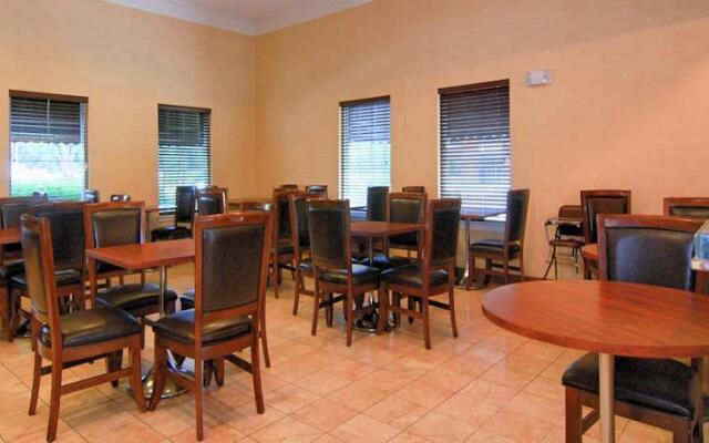 La Quinta Inn & Suites By Wyndham Memphis I-240