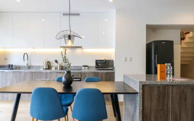 w 2BR Duplex in Miraflores Near Larcomar
