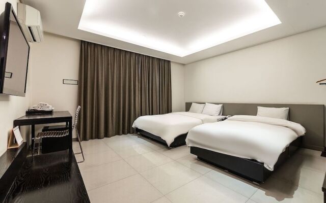 Ruby Tourist Hotel Wolmido