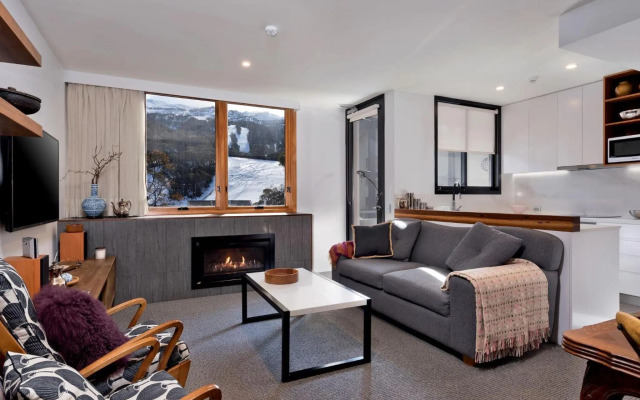 Gloria Nanook Squatters 17