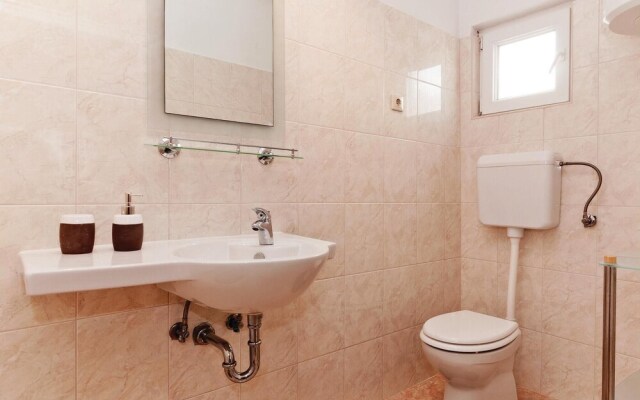 Amazing Home in Sukosan With 2 Bedrooms and Wifi