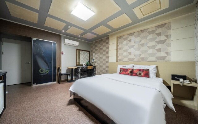 Q9 Motel Gumi