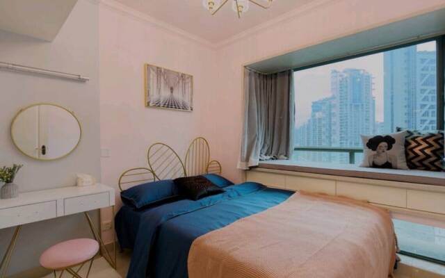 Four Seasons Window View Apartment