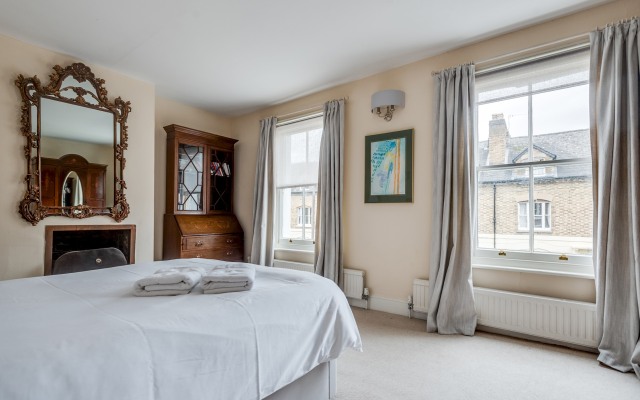 The Walton House spacious 3-Bedroom Jericho House close to City Centre