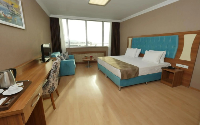 Golden Lounge Hotel