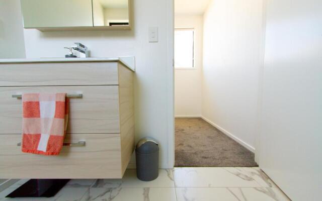 1 Bedroom Gem with Hagley Park at your doorstep