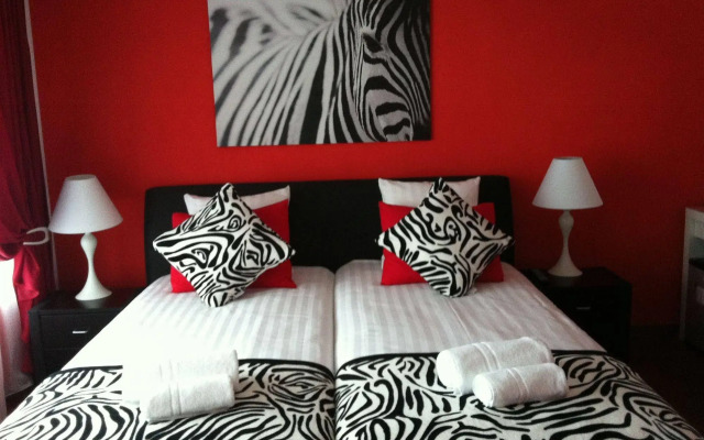 Alex Rooms