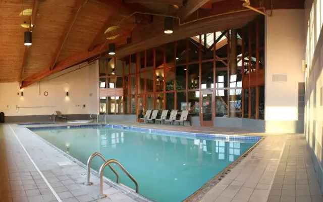 C'mon Inn Hotel & Suites