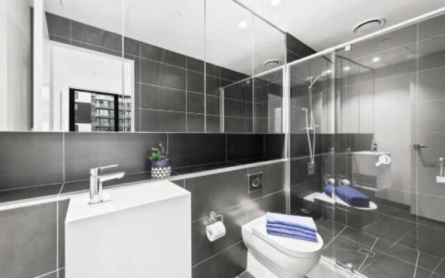 Large 2BR+Comfy+Parking Included