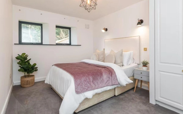 Charming 6-bed Escape- Balconies & Panoramic Views