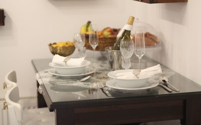 Dfive Apartments - Neo Baroque