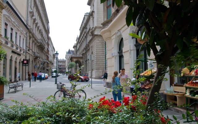 Opera Theater Apartment