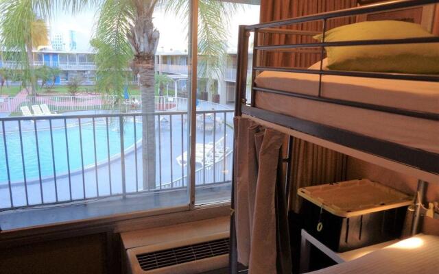 BHostels International Drive North