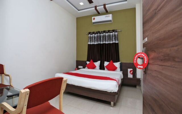 OYO 12376 Hotel Dhanraj