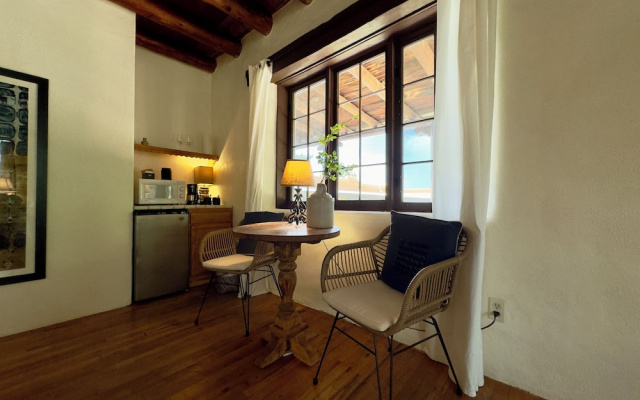 Old Taos Guesthouse B&B
