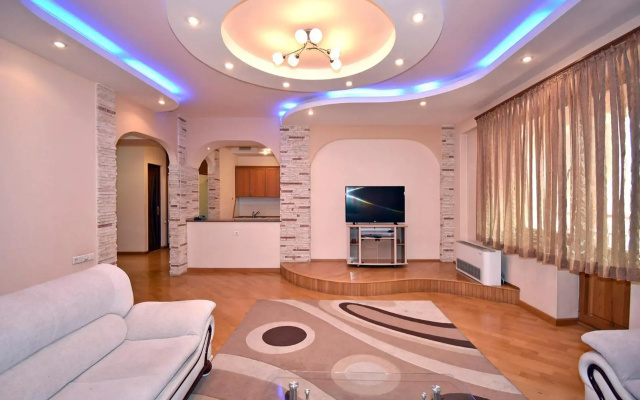 Northern Avenue 2 Bedroom Apertment With Great View HH656