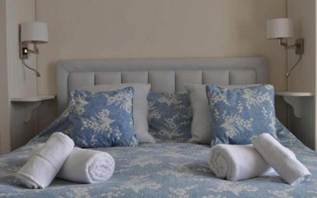 Gorgeous Apartment Only Yards From Polzeath Beach