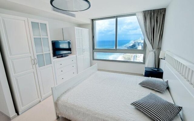 Carmel Hotel