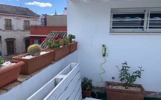 LR2 Private Terrace & Parking Right in the city Center