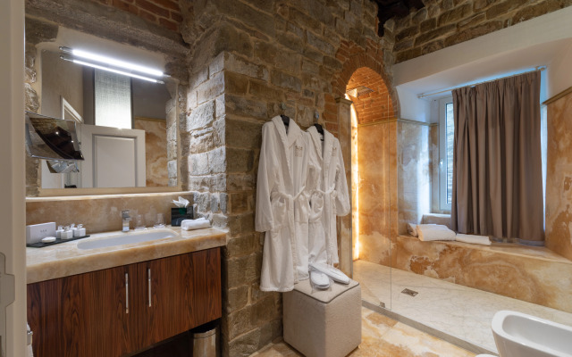 Donati Luxury Tower Suites