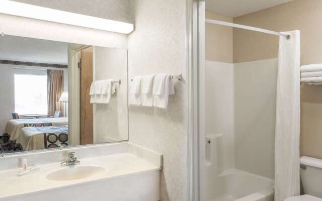 Super 8 by Wyndham Ashburn