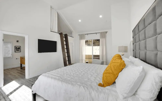Castlewood by Avantstay Malibu Cliffside + View