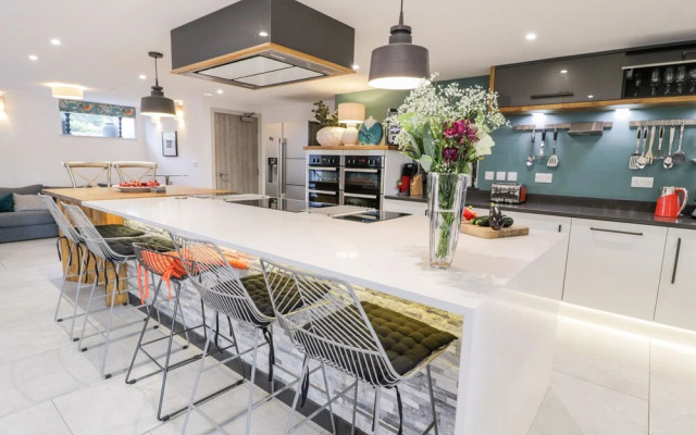 Capel Mawr, Basement 19