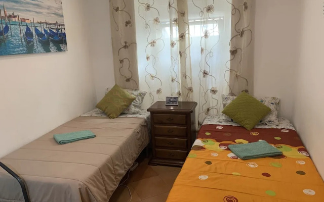 House and Rooms in Lisbon