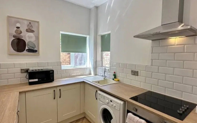 Three Bedroom Home Manchester sleeps 9