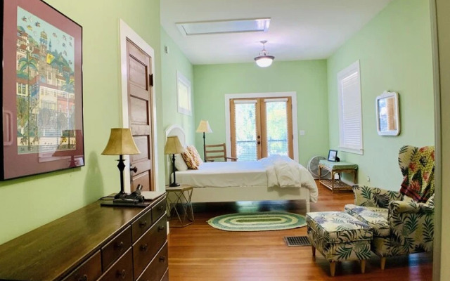 Rustic Comfort on Green Lake