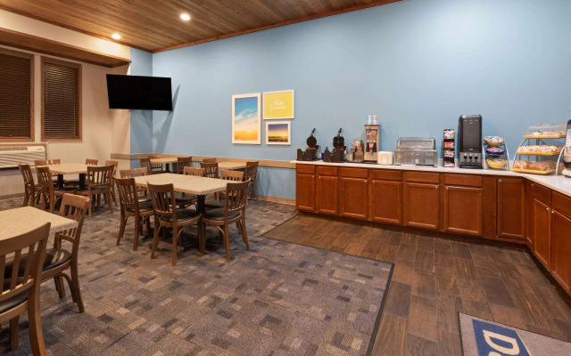 Days Inn by Wyndham Hutchinson