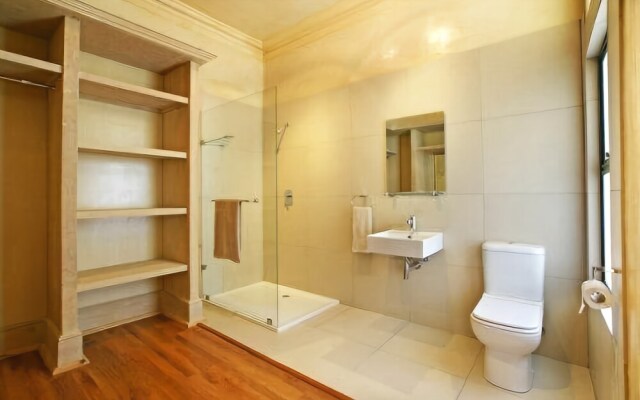 Q in Fresnaye
