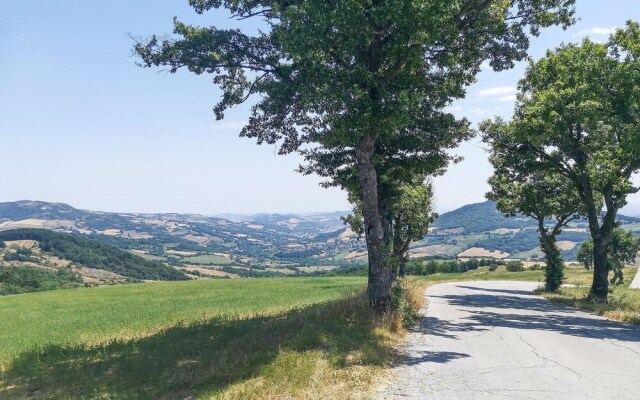 Beautiful Apartment in Villagrande di Monteco With 2 Bedrooms