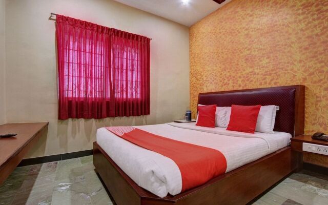 OYO 11585 Hotel Shreenithi