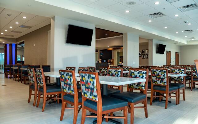 Holiday Inn Express & Suites Orlando - Lake Buena Vista, an IHG Hotel