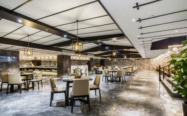 Western Royal Palace Hotel