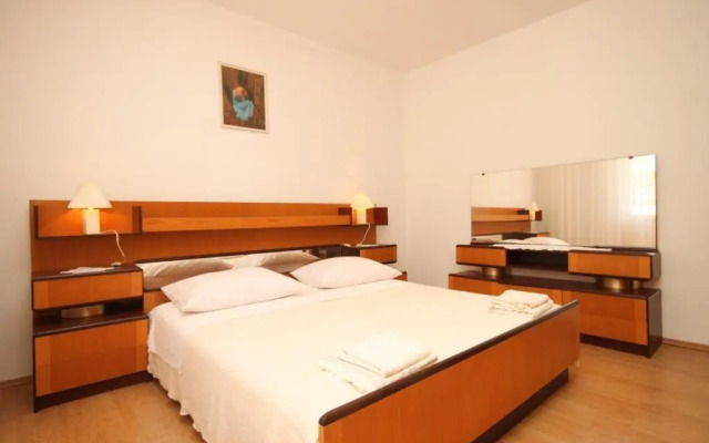 Apartment Kukljica 8237b