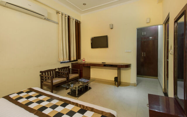 OYO 648 Hotel Royal Ecstasy