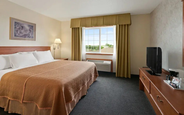 Travelodge and Suites Fargo/Moorhead