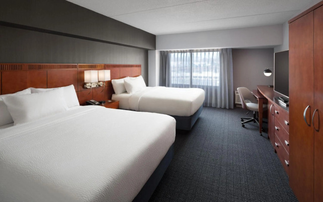 Courtyard By Marriott Shelton