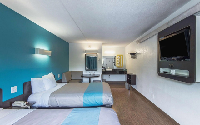 Motel 6-Overland Park, KS