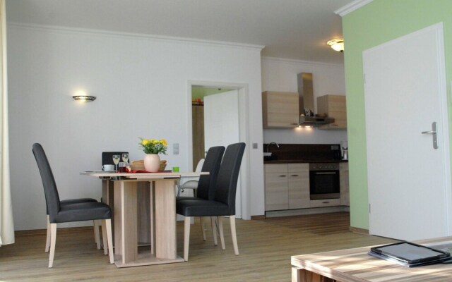 Beachside Apartment in Pepelow with Garden