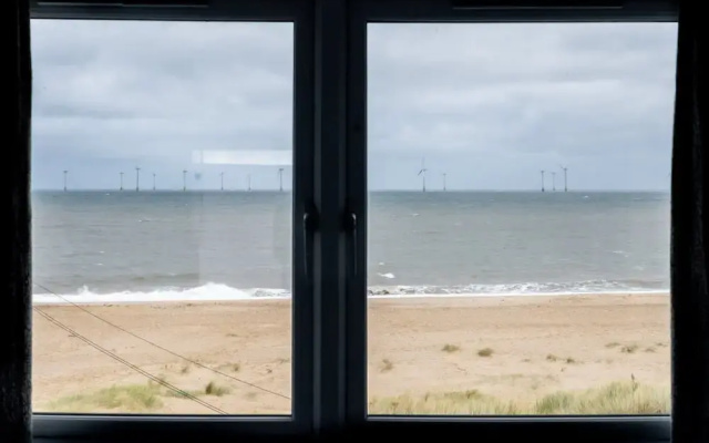 Magnificent Beach House Seaview Upside-down