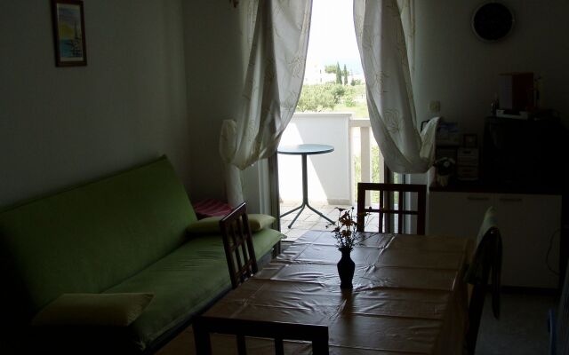 Apartment Lado - free parking: A1 Supetar, Island Brac