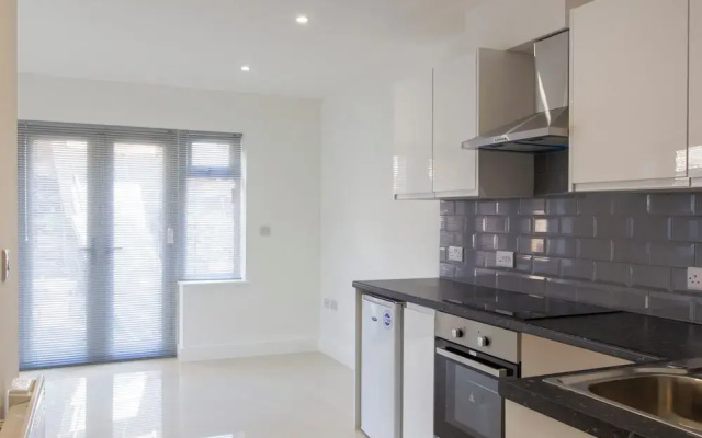 Bridge Road - Room 1